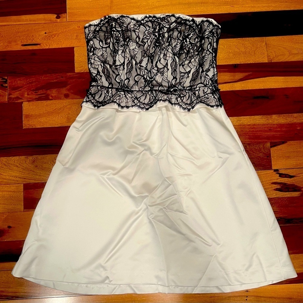 White House Black Market | ladies black & white strapless dress. Size: 10.